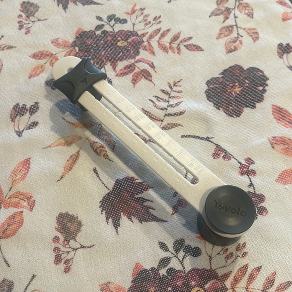 Tovolo Precision Pie Crust Maker - Picture 3 of 3